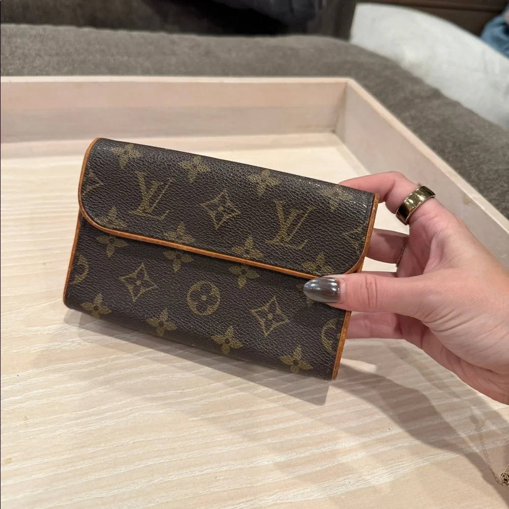 Louis Vuitton Florentine Belt Bag - Picture 2 of 12